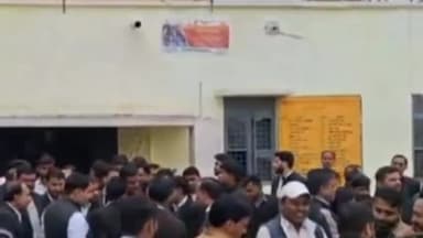 ठाकुरद्वारा: ठाकुरद्वारा कचहरी परिसर में महिला अधिवक्ता पर तेजाब डालकर किया गया हमला, 2 आरोपियों के खिलाफ दर्ज की गई रिपोर्ट