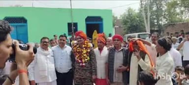 राजाखेड़ा: राजाखेड़ा में घर आगमन पर सेना के जवान का किया गया स्वागत, धर्मेंद्र सिंह चौहान भारतीय सेना से सेवानिवृत्त होकर आए हैं