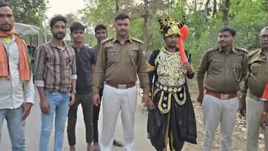 बेंगाबाद: थाना प्रभारी जीतेंद्र कुमार सिंह ने खंडोली मोड पर यातायात नियमों की जागरूकता के लिए नुक्कड़ सभा का आयोजन किया