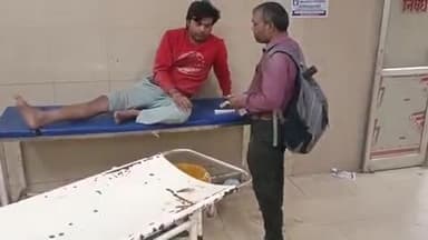 तमकुही राज: कसिया: सोहरौना रिलायंस पेट्रोल पंप के पास बाइक सवार दो भाइयों को चार पहिया वाहन ने मारी टक्कर, अस्पताल में भर्ती, इलाज जारी