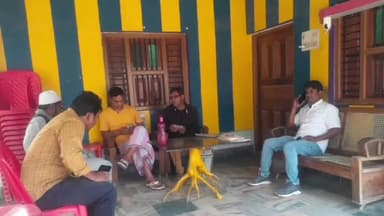 कोचाधामन: कठामठा में विधायक प्रतिनिधि ने लोगों की समस्याओं को सुना, संवाद स्थापित किया