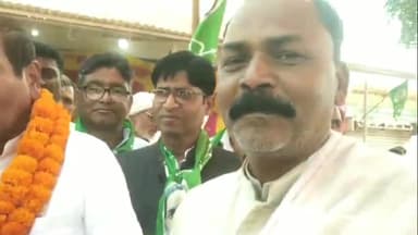 बिश्रामपुर: झारखंड मुक्ति मोर्चा की डंडिला कला में बैठक, विभिन्न दलों के दर्जनों लोग हुए शामिल