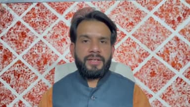 #जनता_दरबार 
--------
जनसंपर्क के दौरान बराबर शिकायत मिल रही है कि आम जनता को उनके छोटे छोटे सरकारी कामों को करवाने के लिए भी सरकारी दफ्तरों का चक्कर लगाना पड़ रहा है।
उनके समस्याओं का समाधान करवाने के उद्देश्य से हर रविवा