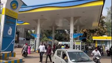 झांसी: आनंद फिलिंग पर विस्फोट से मचा हड़कंप, सीएनजी सिलेंडर फटने से कर्मचारी गंभीर घायल