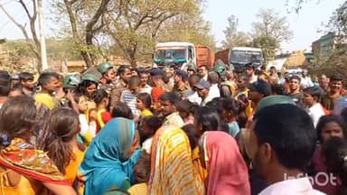 बरहट: बिशनपुर मोड़ के पास तेज रफ्तार हाइवा ने बाइक सवार को मारी टक्कर, एक की मौत और एक घायल, आक्रोशित लोगों ने किया सड़क जाम