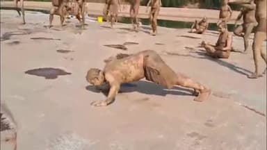 सेन्हा: सेन्हा कोयल नदी तट पर लोहरदगा पतंजलि योग समिति ने योगाभ्यास, प्राणायाम और मिट्टी स्नान का आयोजन किया