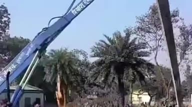 कस्बा: पछुवा तेज हवा के कारण कोसी धार में गिरा बिजली का पोल, मदारघाट में बिजली आपूर्ति हुई बाधित