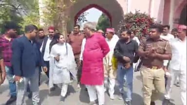 झांसी: सर्किट हाउस में महिला कार्यकर्ता ने अपने जिलाध्यक्ष के खिलाफ मंत्री संजय निषाद से की शिकायत