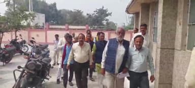 कालपी: सीएचसी कालपी के बाहर होलिकादहन की जमीन पर अवैध अतिक्रमण का आरोप, स्थानीय लोगों ने एसडीएम से की शिकायत