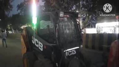 बक्सर: स्टेशन रोड में अंबेडकर चौक के पास पन्द्रह दिनों से खड़ा है नगर परिषद का लोडर, दुर्घटना की बनी हुई है आशंका #jansamasya