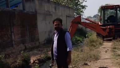 जांजगीर: वार्ड नंबर 10 में समस्याओं का अम्बार, नव निर्वाचित पार्षद ने नाली की साफ-सफाई शुरू कराई