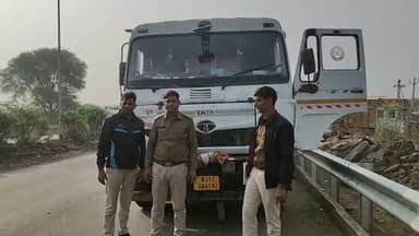 धौलपुर: सागर पाड़ा चौकी के पास अवैध चंबल बजरी भरकर ले जा रहे ट्रक को पुलिस ने किया ज़ब्त, चालक फरार