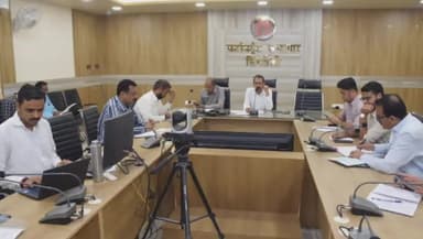 सिंगरौली: गर्मी के मौसम को देखते हुए कलेक्टर ने पेयजल व्यवस्था की समीक्षा की