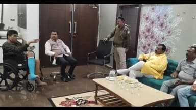 पांकी: पांकी विधायक कुशवाहा डॉक्टर शशी भूषण मेहता से सेव ति निवासी संजय चंद्रवंशी ने की मुलाकात