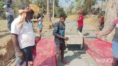 सुंदरपहाड़ी: सुंदरपड़ी प्रखंड के धमनी पंचायत के पुरुगांव में पीसीसी निर्माण कार्य में गड़बड़झाला