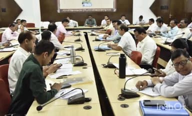 जगदलपुर: कलेक्टर ने समय सीमा की बैठक में आयुष्मान कार्ड के लिए मेगा कैंप आयोजन हेतु मैदानी अमलों से करवाए प्रचार-प्रसार