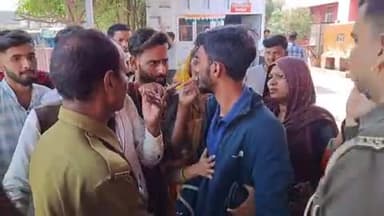 फिरोज़ाबाद: NDPS मामले में पकड़े गए आरोपी का मेडिकल कराने के दौरान परिजनों और पुलिस के बीच जमकर धक्का-मुक्की और हॉट टोक हुई