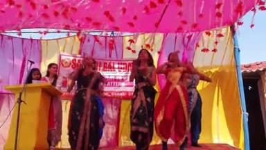 सावित्री बाल उद्यान हरखपुरा के वार्षिकोत्सव पर आयोजित सांस्कृतिक कार्यक्रम में छात्र -छात्राओं ने दिखाई प्रतिभा