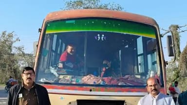 रामपुर: रोडवेज पर यात्रीकर अधिकारी ने जिले में अनधिकृत रूप से चल रहीं 3 अवैध बसें सीज कीं, 7 के काटे चालान