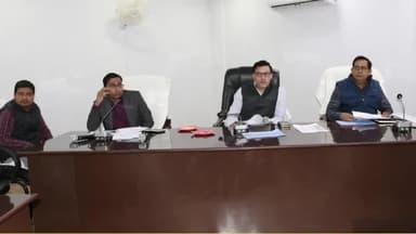 रामपुर: CDO नंदकिशोर कलाल ने विकास भवन सभागार में सीएमओ समेत सैदनगर के ब्लॉक के अफसरों संग बैठक की, बैठक में नाराजगी जताई