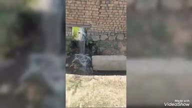 #सिंगरौली  ग्रामीण आदिवासी नल जल योजना को तरश रहे  और पानी शहरी क्षेत्र में कुछ लोग फालतू का बहlते हैं 1 से 45  वार्ड ..