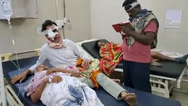 फिरोज़ाबाद: मक्खनपुर पायनीयर पुल के पास हाइवे पर ट्रक ने टूरिस्ट बस को टक्कर मारी, 2 दर्जन यात्री घायल