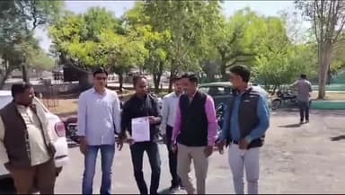 गोचर भूमि पर हो रहे अतिक्रमण को हटाने की मांग को लेकर सामाजिक संगठन चूरू एकता मंच ने जिला कलेक्टर को सोपा ज्ञापन