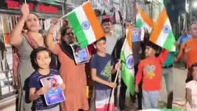 प्रयागराज: भारतीय टीम ने ऑस्ट्रेलिया को हराकर चैंपियंस ट्रॉफी के फाइनल में किया प्रवेश, शहर में जमकर मनाया गया जश्न