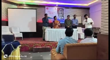 देवेंद्रनगर: बेहतर कार्य के लिए कमिश्नर डॉ. वीरेंद्र सिंह रावत ने BMO डॉ. अभिषेक जैन को प्रमाण पत्र देकर किया सम्मानित