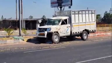 धनौरा: गजरौला में निर्मल फाइबर फैक्ट्री के सामने पिकअप बिजली पोल से टकराई, अनियंत्रित होकर पलटी, चालक व परिचालक घायल