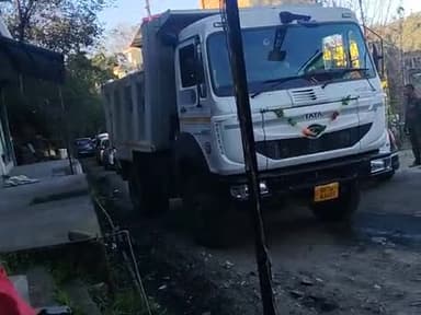 Lambloo me laga jaam . Himachal Pradesh.