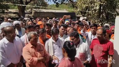 जगदलपुर: बस्तर के किसानों ने पानी की मांग को लेकर सांसद, कमिश्नर व कलेक्टर को सौंपा ज्ञापन