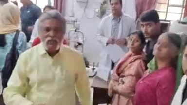 चूरू: मेडिकल कॉलेज के प्रिंसिपल डॉ एमएम पुकार ने राजकीय नेत्र अस्पताल की व्यवस्थाओं का किया निरीक्षण