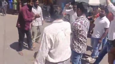 झाबुआ: भिखारी वाले बयान के विरोध में राणापुर में कांग्रेस के सदस्यों ने फूंका मंत्री प्रह्लाद पटेल का पुतला