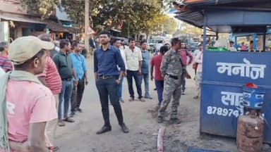 लोहरदगा: लोहरदगा मैना बगीचा में नगर परिषद प्रशासक ने अतिक्रमण हटाओ अभियान चलाया, सड़क जाम से मिलेगी राहत