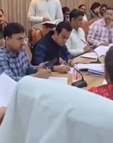 कानपुर: नगर निगम में महापौर एवं नगर आयुक्त की बैठक का आयोजन, देर से पहुंचने पर नगर स्वास्थ्य अधिकारी को बाहर किया गया