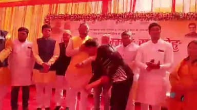 बेनियाबाग़ पार्क में महापौर अशोक कुमार तिवारी ने सफाई मित्रों को किया सम्मानित