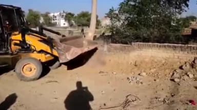 प्रयागराज: रसूलपुर मरियाडीह में करीब 25 बीघा अवैध प्लाटिंग को प्रयागराज विकास प्राधिकरण ने किया ध्वस्त