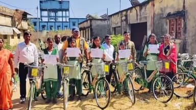 बूरमू: बुढ़मू और मुरूपीरी के 94 स्कूली छात्रों को कल्याण विभाग ने साइकिलें वितरित कीं, कार्यक्रम प्रखंड मुख्यालय परिसर में आयोजित