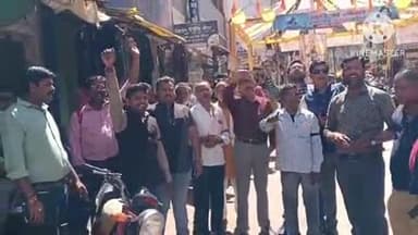 खुरई: खनिज अधिकारी द्वारा पत्रकार से रिपोर्टिंग के दौरान की गई गाली-गलौज, पत्रकारों ने SDM को सौंपा ज्ञापन