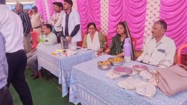 झाबुआ: भगोरिया के दौरान भगोर में 'मोटी आई' अभियान के तहत बच्चों की स्वास्थ्य जाँच की गई