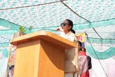 देहरादून: मुख्य सचिव राधा रतूड़ी ने अंतरराष्ट्रीय महिला दिवस पर आयोजित कार्यक्रम में भाग लिया, महिलाओं को किया सम्मानित