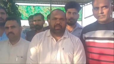 अमरोहा: रजबपुर थाना क्षेत्र के गांव ईट का रढ़ा में गौकशी, गाय का सिर लेकर थाने पहुंचे बजरंग दल के लोग