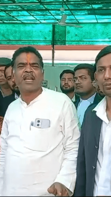 मेरठ: सरस्वती लोक से जैन समाज के लोग एसएसपी दफ्तर पहुंचे, बोले- दबंग व्यक्ति संत निवास और चेतालय बनाने नहीं दे रहा