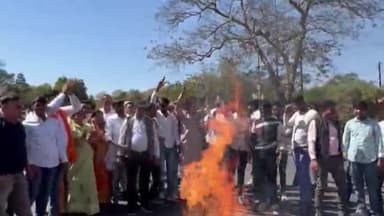 सागर नगर: अखिल भारतीय लोधा लोधी समाज ने कलेक्टर कार्यालय के सामने कांग्रेस प्रदेश अध्यक्ष जीतू पटवारी का जलाया पुतला