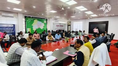 अडकी: एकलव्य आश्रम / आवासीय विद्यालय में नामांकन के लिए प्रवेश परीक्षा आयोजित करने को लेकर उपायुक्त ने समाहरणालय में बैठक की