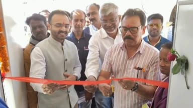 लोहरदगा: लोहरदगा में सांसद सुखदेव भगत ने मोबाइल मिनी अस्पताल वैन का शुभारंभ किया, गांव-गांव पहुंचेगी स्वास्थ्य सेवा