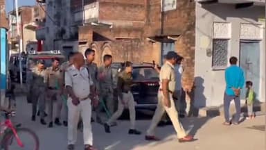 मिहोना: मिहोना वार्ड क्र 7 समेत विभिन्न मार्गों पर पुलिस का फ्लैग मार्च निकाला गया