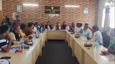 पांकी: पांकी प्रखंड कार्यालय में बीडीसी की बैठक, अनुपस्थित कर्मियों को स्पष्टीकरण देने का निर्देश