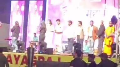 प्रयागराज: केपी ग्राउंड में आयोजित होली महोत्सव में भोजपुरी अभिनेत्री अक्षरा सिंह का भव्य स्वागत किया गया